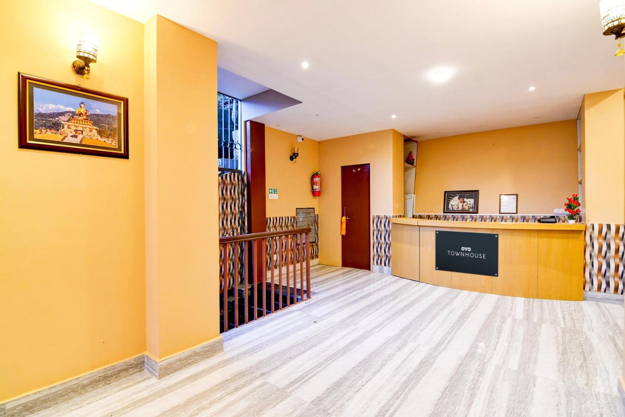 Super Townhouse Downtown Gangtok Hotel Exterior photo